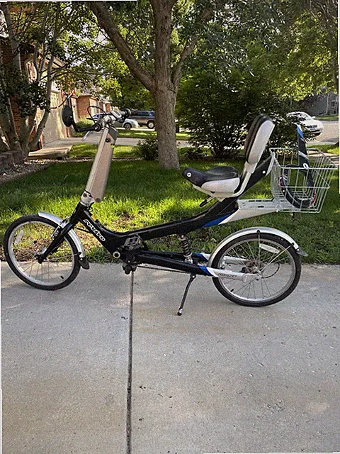 Giant Revive Semi-recumbent adjustable hybrid bike